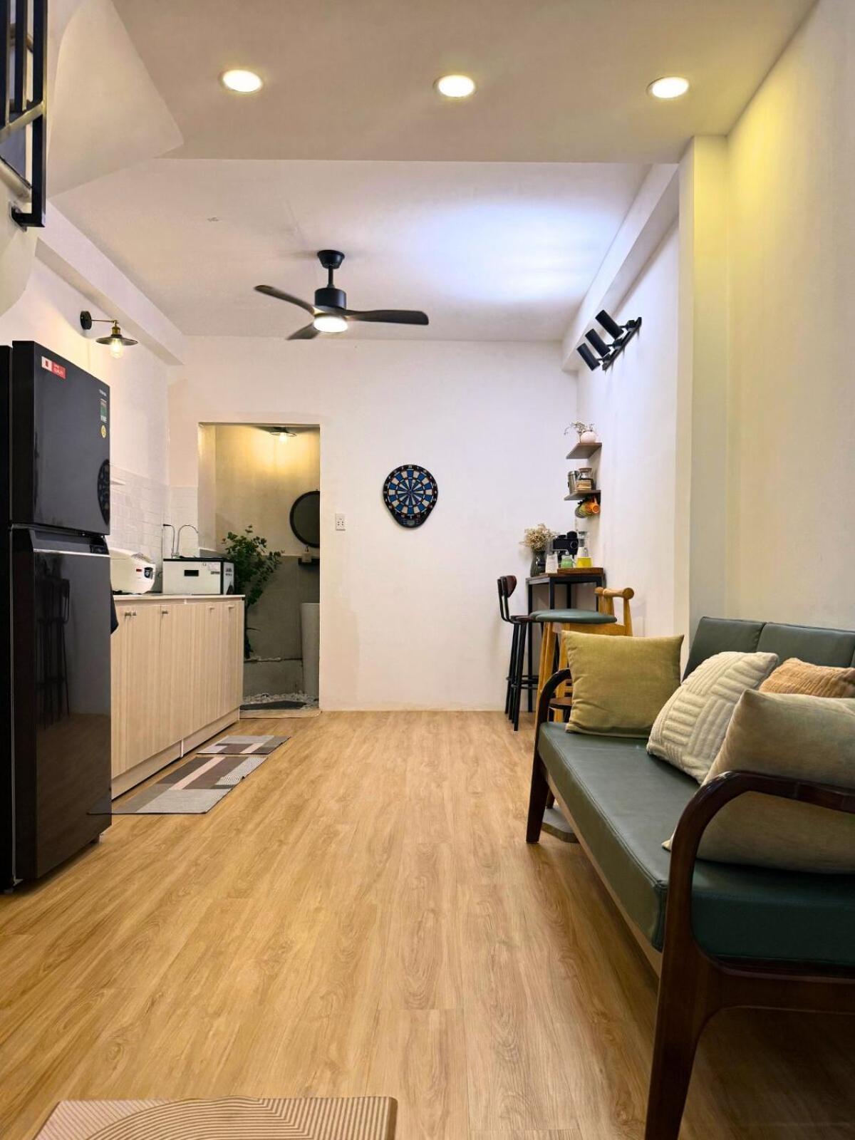 Beautiful Center Whole Townhouse In D1